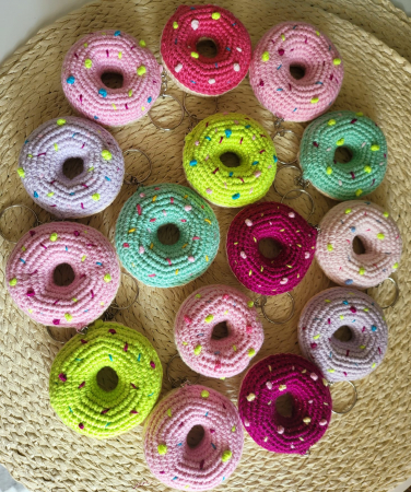 Traditionale - Crosetate - Breloc / Martisor Gogosi pufoase crosetate