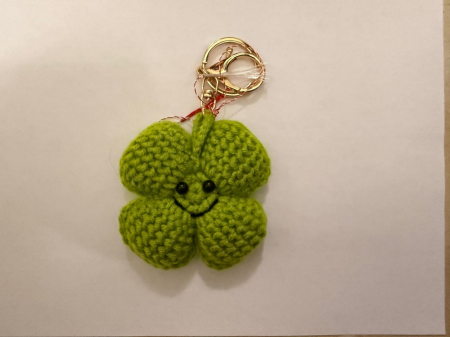 Breloc Trifoi cu Patru Foi – Noroc Croșetat cu Zâmbet [1]