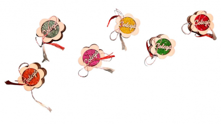 Martisoare - Un martisor hand made din lemn cu licheni stabilizati cu text personalizat pentru Colega