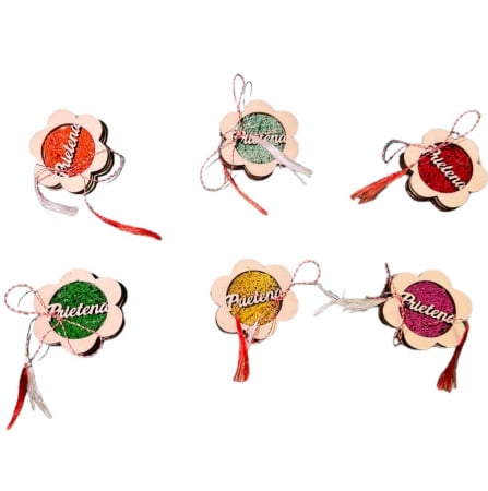 Martisoare - Un martisor Hand  Made pe baza de lemn cu licheni stabilizati cu mesaj Prietena