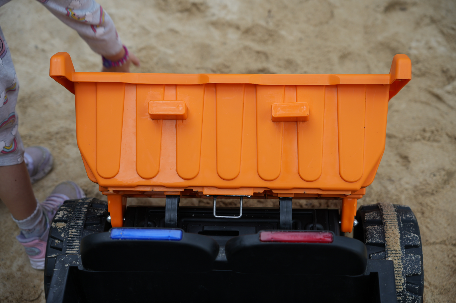 Electric ride-on truck with 2 seats BJDQ818, 120W, 12V 10Ah, PREMIUM equiped, yellow [16]