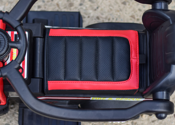 Camion cu maner pentru copii 3 in 1 FireTruck, 30W 6V, scaun tapitat, music player [9]