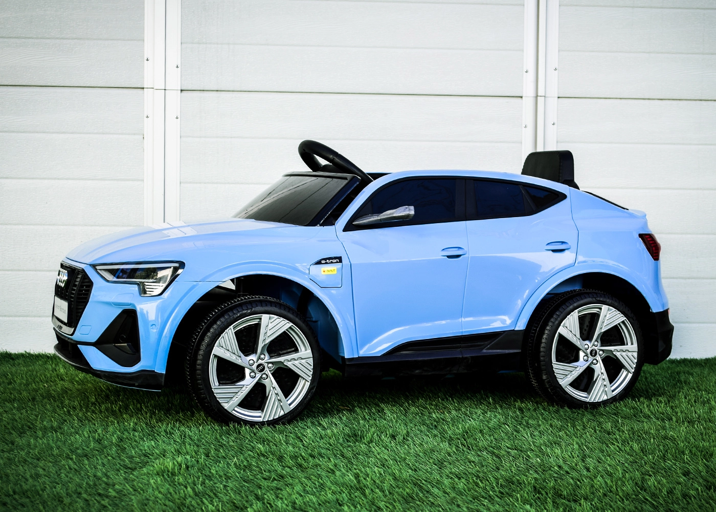 Licensed electric ride-on car Audi E-tron Sportback, 4x4, 12V 140W, albastra [24]