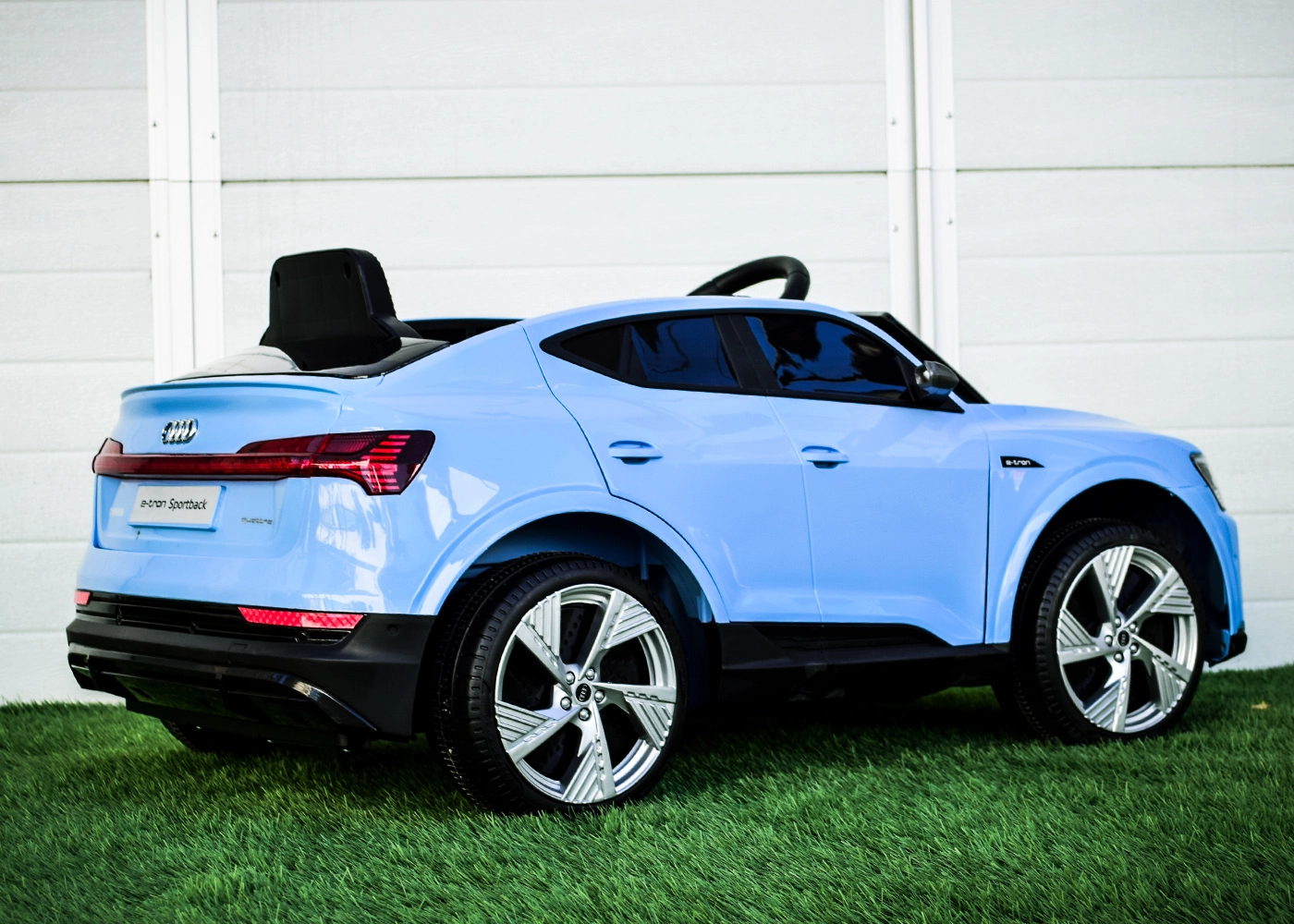 Licensed electric ride-on car Audi E-tron Sportback, 4x4, 12V 140W, albastra [30]