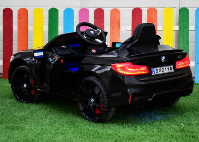 Masinuta electrica cu licenta Bmw M5 Competition, 24V 7Ah, 500W cu scaun tapitat, editie drift, negru [4]