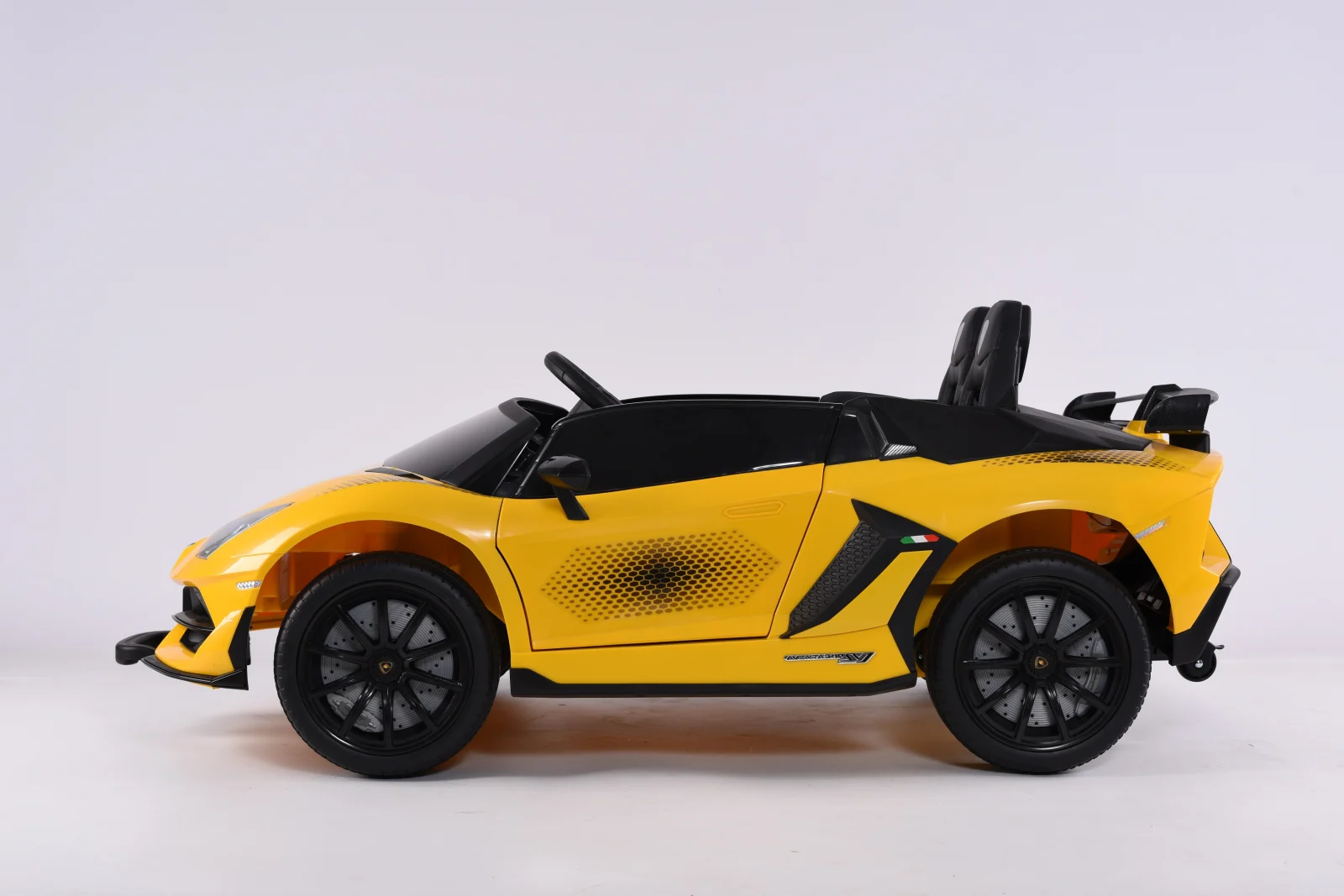 Masinuta electrica cu 2 locuri si licenta Lamborghini Aventador Xago, 12V, 90W, echipare Deluxe, galbena [20]