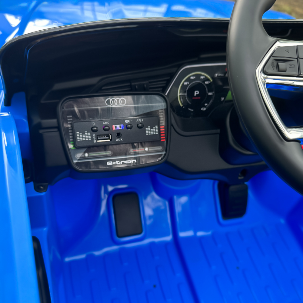 Masinuta electrica cu licenta Audi E-tron Sportback, 4x4, putere 140W, scaun tapitat, albastra [18]