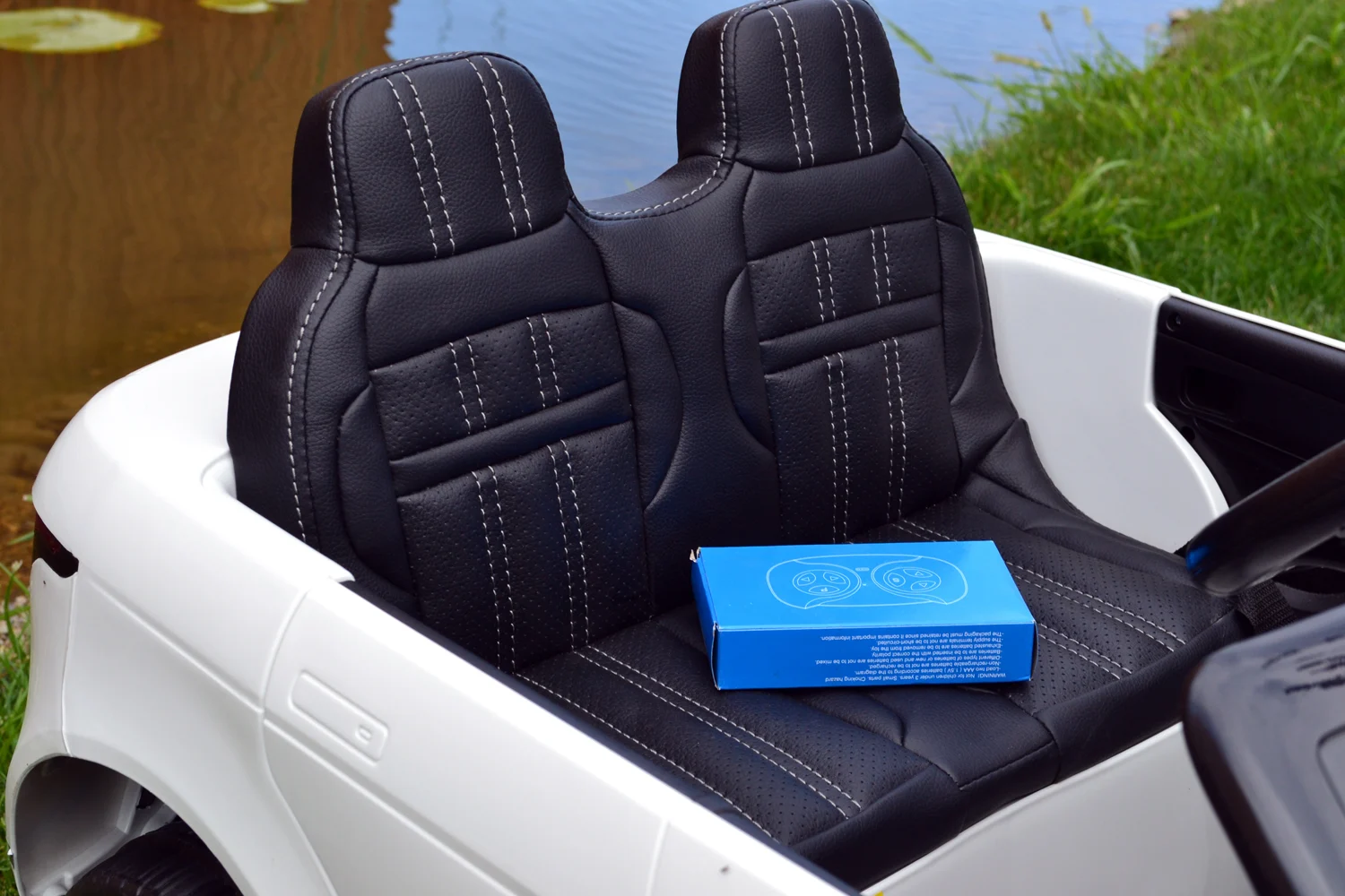 Licensed electric ride-on car for children Range Rover, 4x4, 140W, 12V, Premium, white [8]