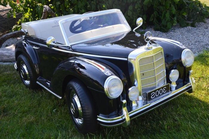 Licensed electric Ride-On vintage Mercedes 300S, 90W, 12V, premium equiped, black [2]