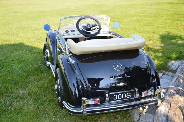Licensed electric Ride-On vintage Mercedes 300S, 90W, 12V, premium equiped, black [3]