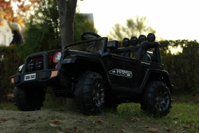 Kinderauto BJ7588 Ride-On off road car for children, 90W, 12V, leather seat, black [2]