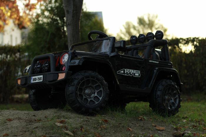 Kinderauto BJ7588 Ride-On off road car for children, 90W, 12V, leather seat, black [8]