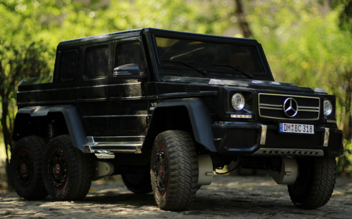 Masinuta electrica cu licenta Mercedes G63 6x6, echipare Premium cu 4 motoare, neagra [1]