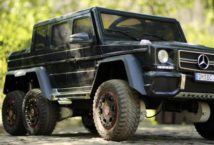 Masinuta electrica cu licenta Mercedes G63 6x6, echipare Premium cu 4 motoare, neagra [11]