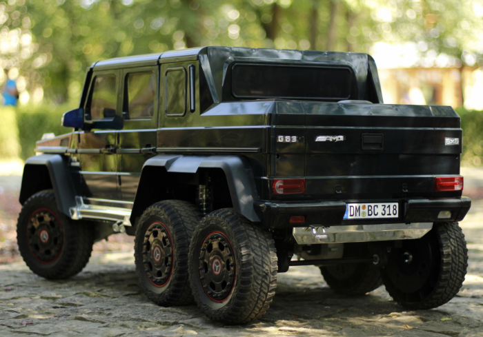 Masinuta electrica cu licenta Mercedes G63 6x6, echipare Premium cu 4 motoare, neagra [12]
