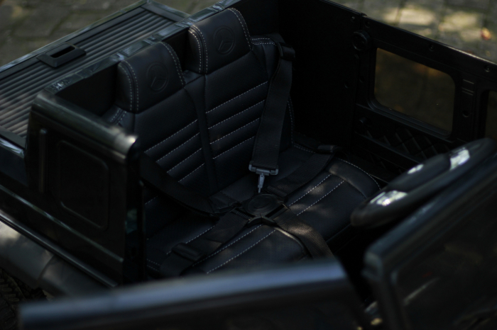 Masinuta electrica cu licenta Mercedes G63 6x6, echipare Premium cu 4 motoare, neagra [3]