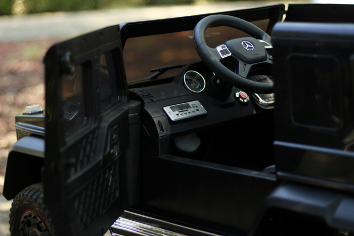 Masinuta electrica cu licenta Mercedes G63 6x6, echipare Premium cu 4 motoare, neagra [9]