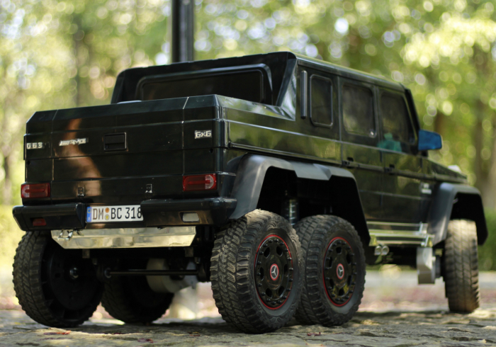 Masinuta electrica cu licenta Mercedes G63 6x6, echipare Premium cu 4 motoare, neagra [13]