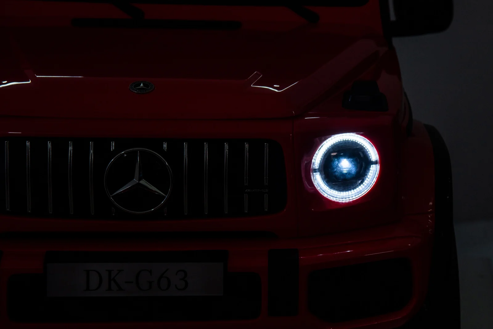 Masinuta electrica Mercedes G63, cu 2 locuri, 4x4, 800W, 24V 14Ah, MP4, neagra [6]