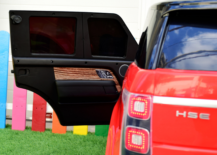 Licensed ride-on car Range Rover Vogue HSE, 2 seats, 4x4 180W, EVA wheels, red [10]