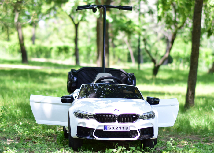 Electric ride-on car for children + hoverboard for parents, BMW M5 Competition 24V 14Ah premium, white [5]