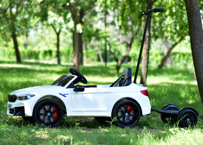 Electric ride-on car for children + hoverboard for parents, BMW M5 Competition 24V 14Ah premium, white [6]