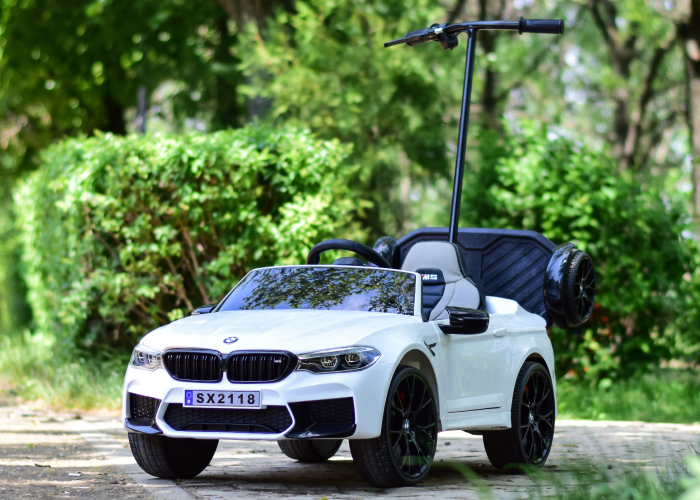 Electric ride-on car for children + hoverboard for parents, BMW M5 Competition 24V 14Ah premium, white [3]