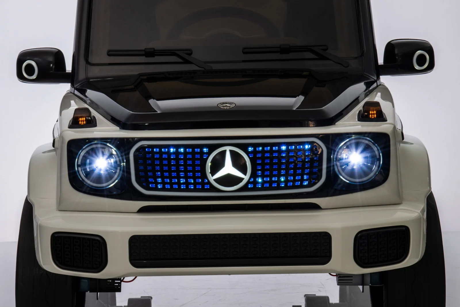Ride-on car for children licensed Mercedes EQG, 140W, 12V 9Ah, Premium, white [6]