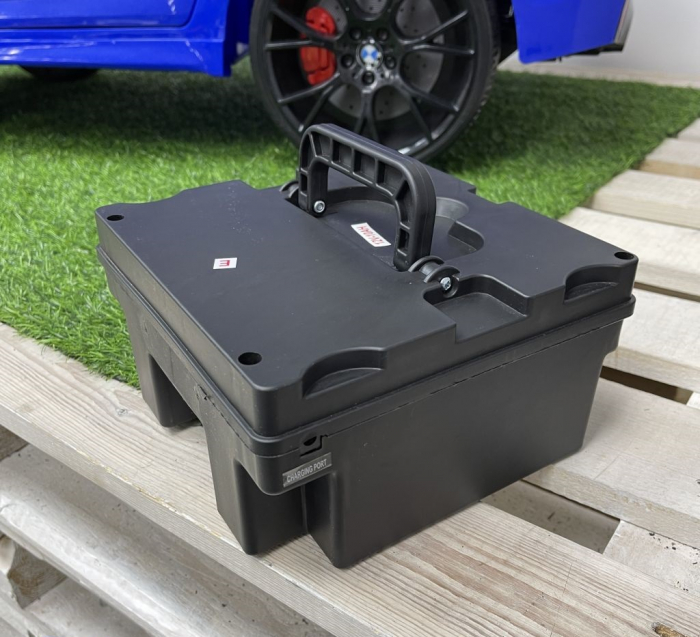 Masinuta electrica Bmw M5 Competition,12V-14Ah, 90W, roti EVA, scaun tapitat,premium, albastra [3]