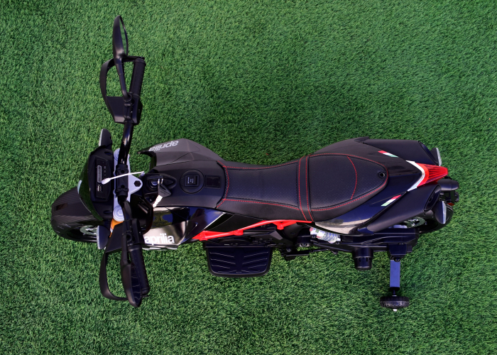 Licensed electric ride-on motorcycle, Aprilia Dorsoduro 900, 60W 12V, leather seat, black [7]