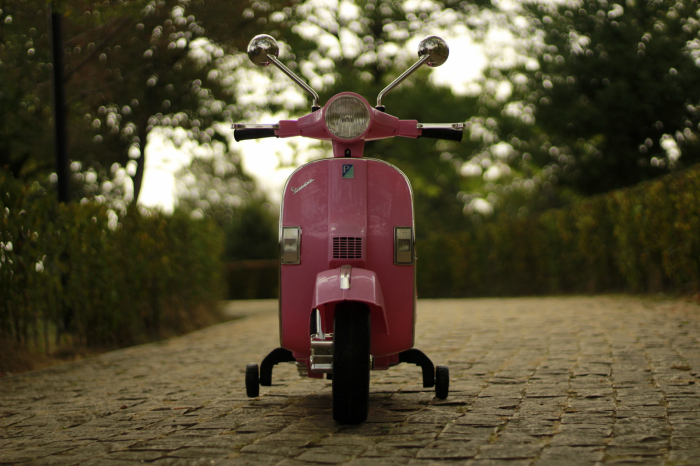Scuter electric pentru copii Piaggio PX150, 70W, 12V, echipat premium, cu roti ajutatoare, roz [14]