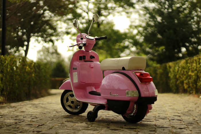 Scuter electric pentru copii Piaggio PX150, 70W, 12V, echipat premium, cu roti ajutatoare, roz [16]