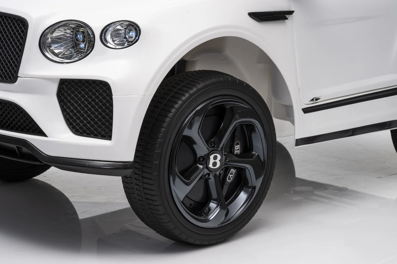 Bentley Bentayga S 4x4 Electric Ride-On Car for Children, 120W, 12V, Premium Edition, white [8]