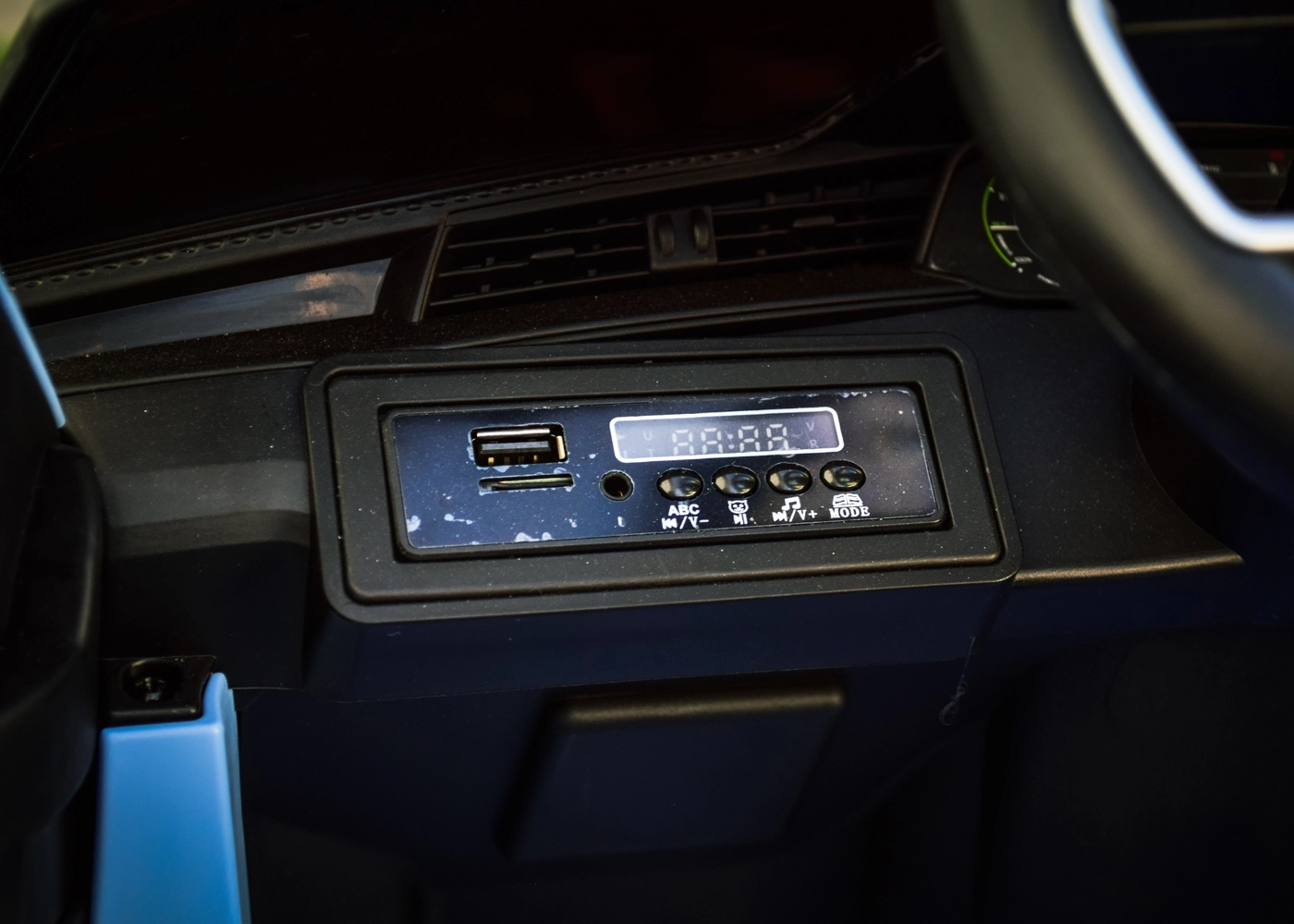 Masinuta electrica 4x4 cu licenta Audi E-tron Sportback, 12V 140W, albastra [25]