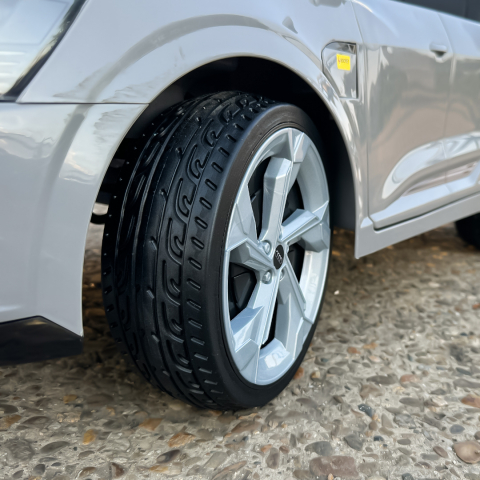 Masinuta electrica copii, Audi SQ8, 70W, 12V, roti moi EVA si scaun tapitat cu piele ecologica, gri [11]