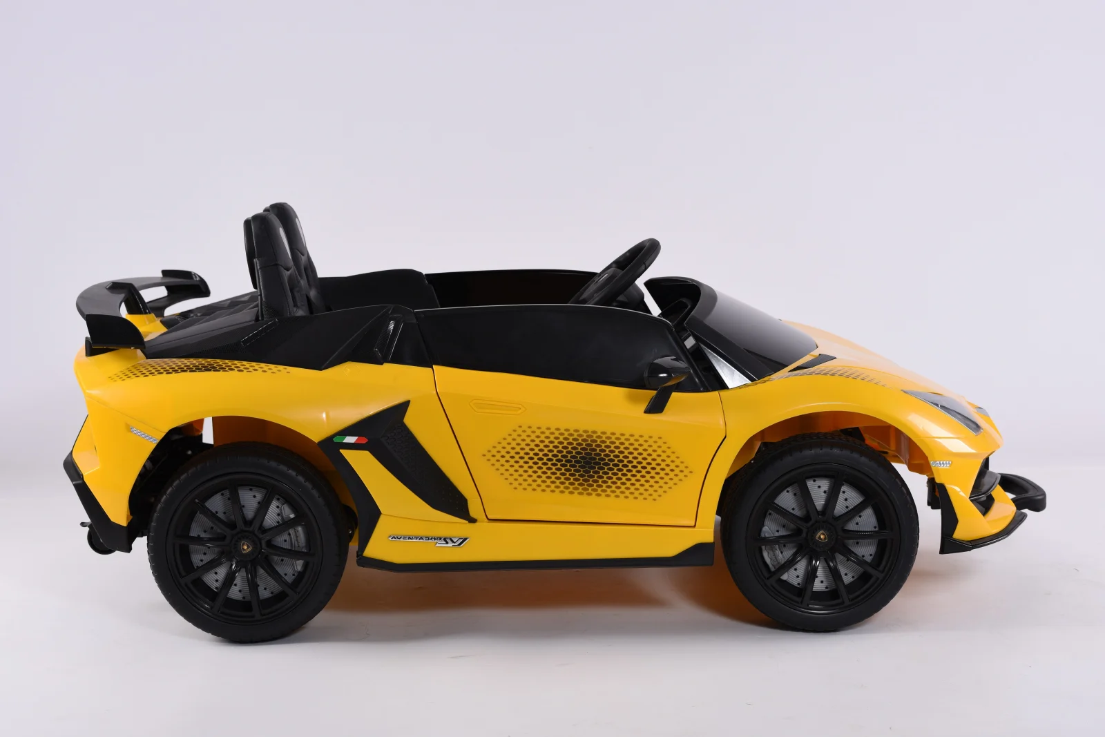 Masinuta electrica cu 2 locuri si licenta Lamborghini Aventador Xago, 12V, 90W, echipare Deluxe, galbena [21]