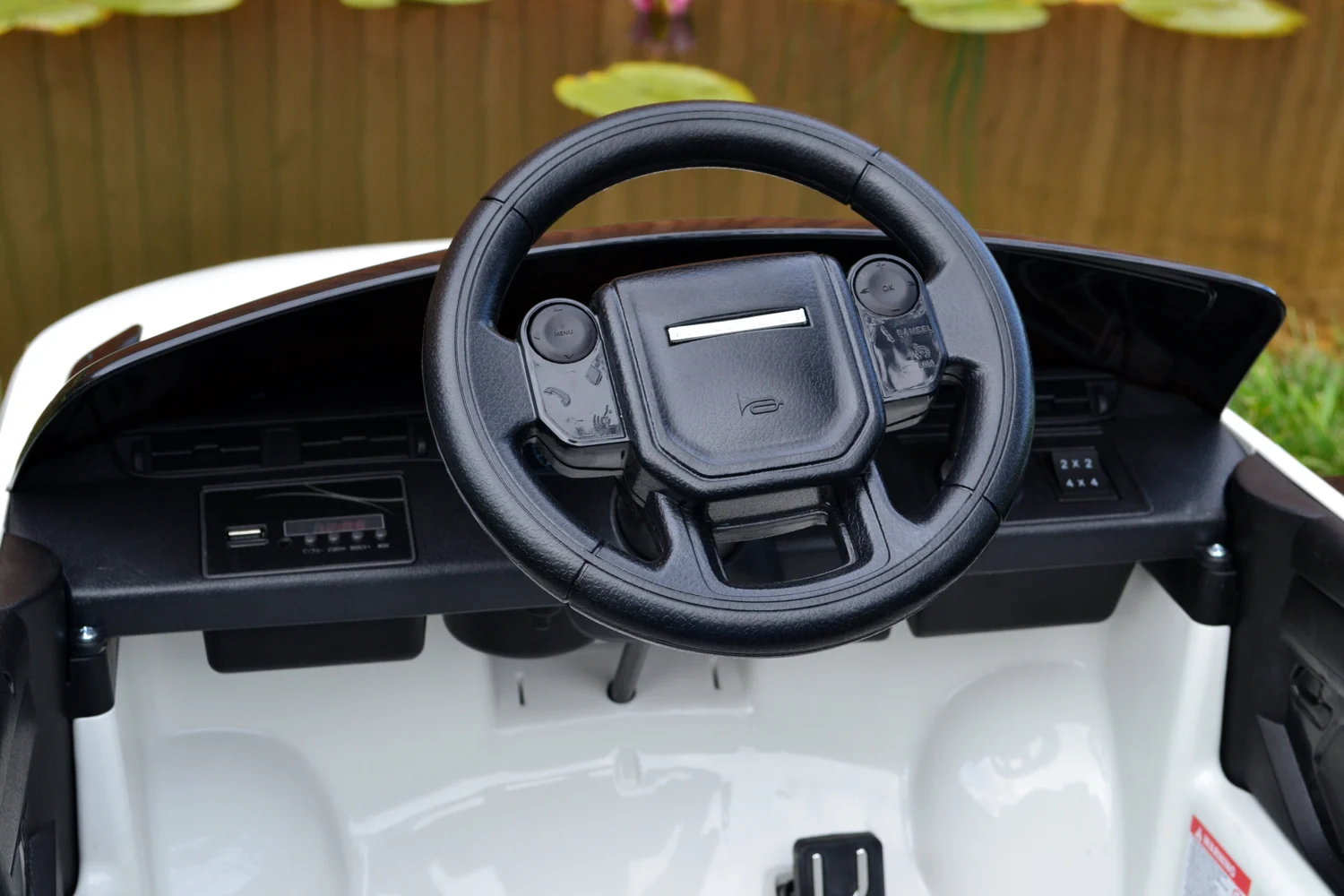 Licensed electric ride-on car for children Range Rover, 4x4, 140W, 12V, Premium, white [2]