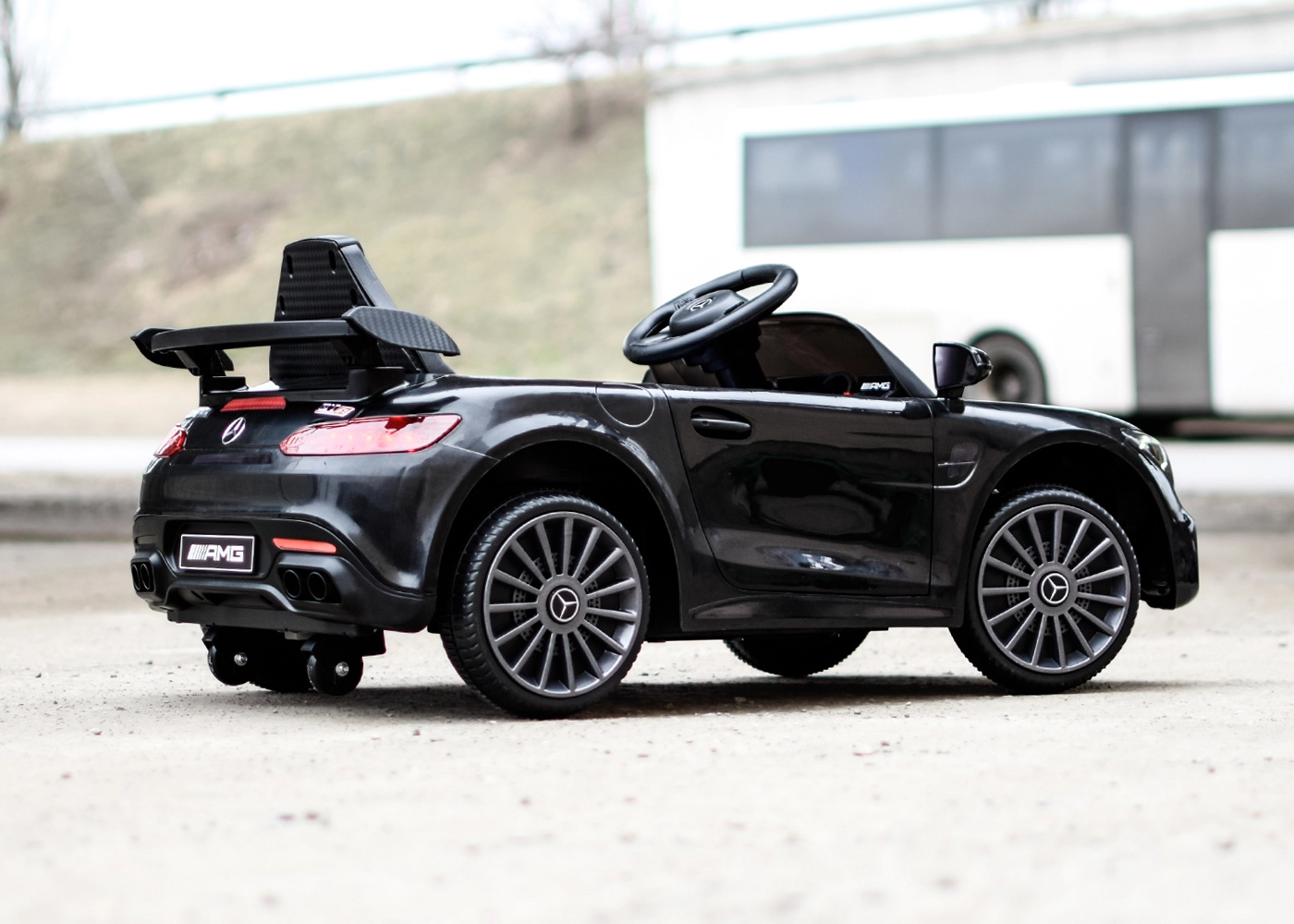 Masinuta electrica pentru copii cu licenta Mercedes-Benz AMG GT-R, 50W 12V, culoare Negru [15]