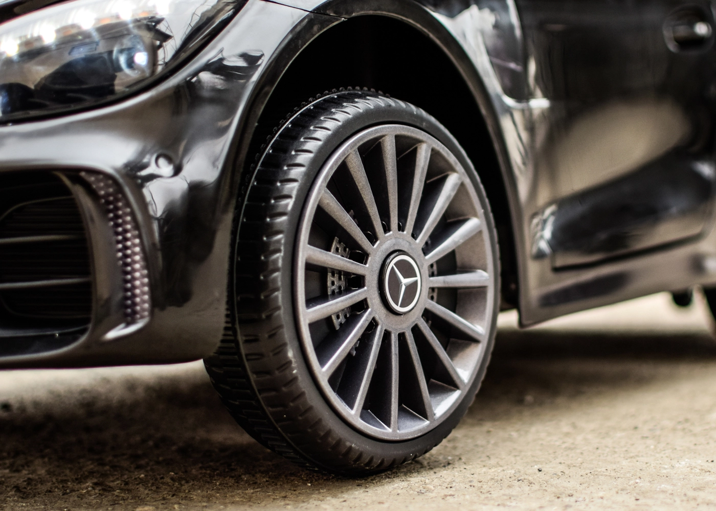 Masinuta electrica pentru copii cu licenta Mercedes-Benz AMG GT-R, 50W 12V, culoare Negru [12]
