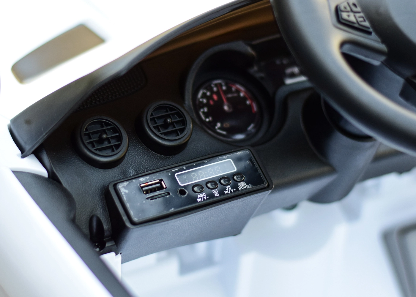 Masinuta electrica pentru copii cu licenta Mercedes-Benz AMG GT-R, 50W 12V, alba [7]