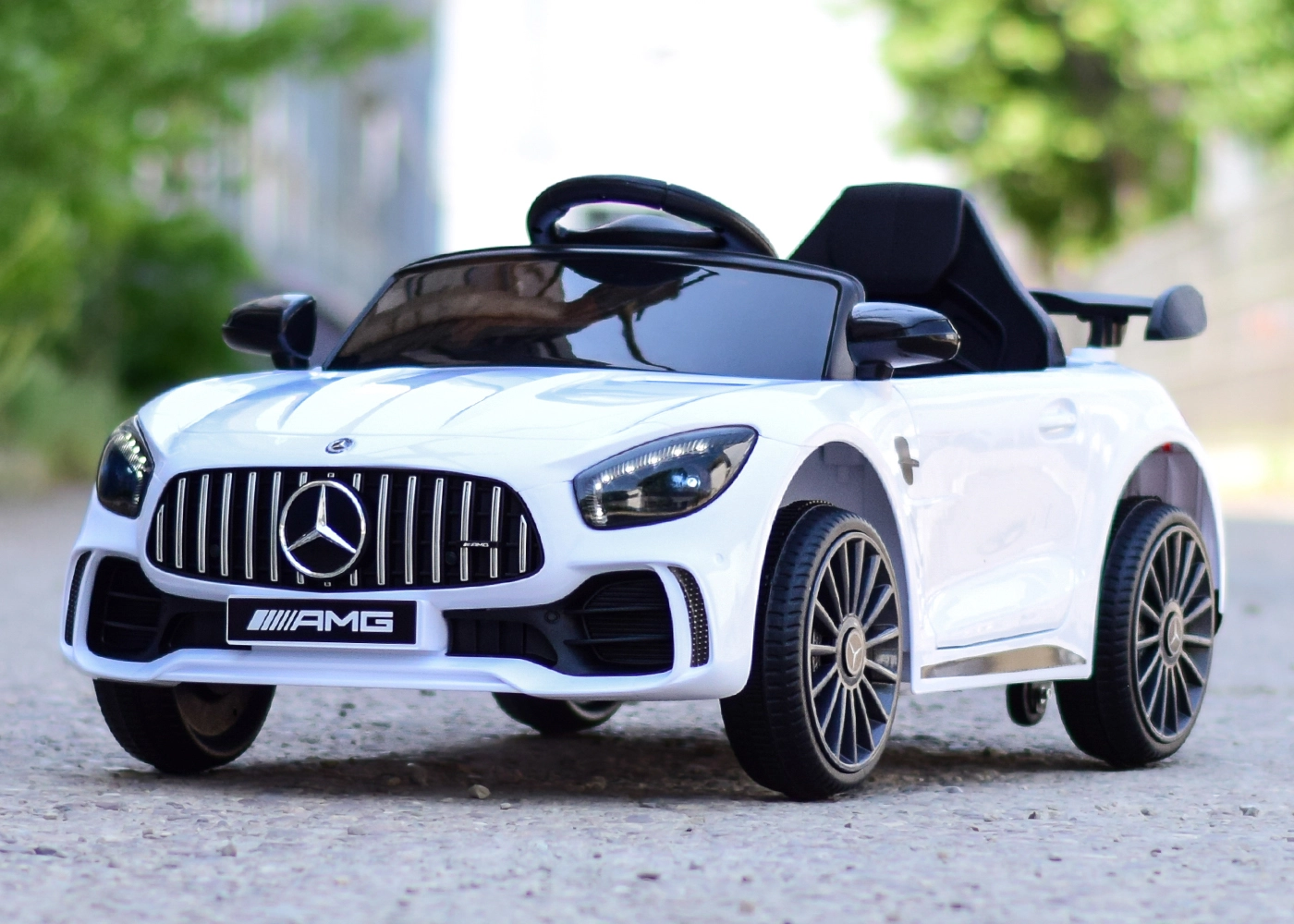 Masinuta electrica pentru copii cu licenta Mercedes-Benz AMG GT-R, 50W 12V, alba [1]