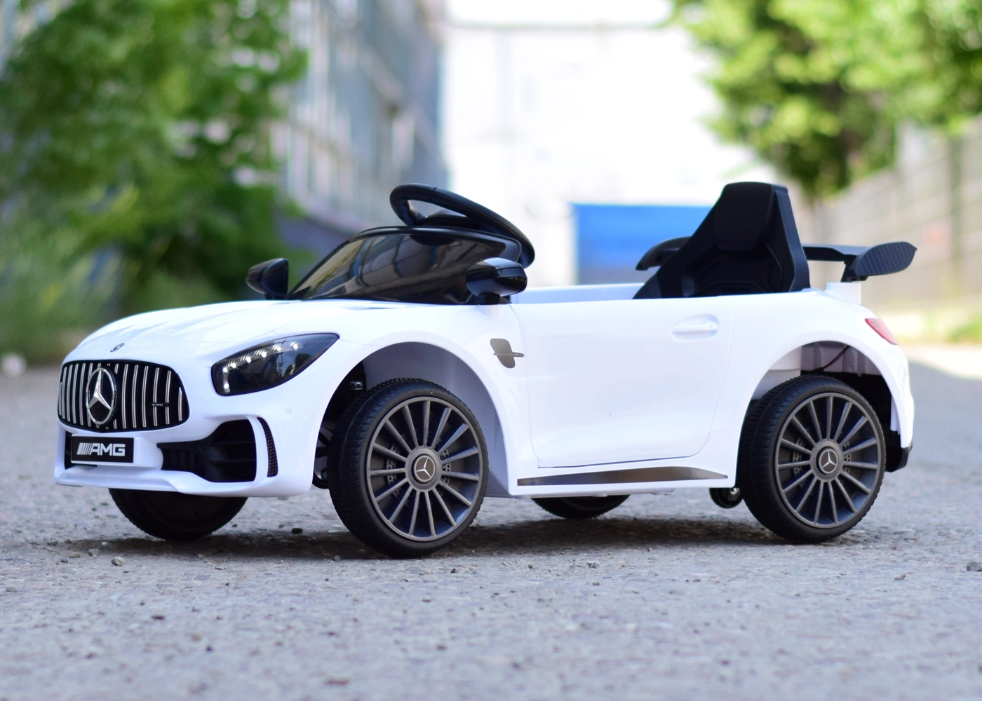 Masinuta electrica pentru copii cu licenta Mercedes-Benz AMG GT-R, 50W 12V, alba [2]