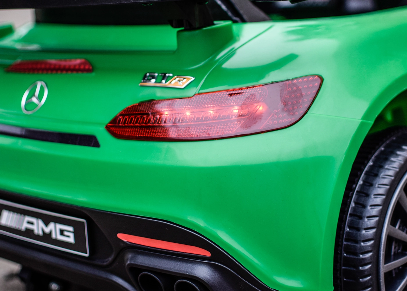 Masinuta electrica pentru copii cu licenta Mercedes-Benz AMG GT-R, 50W 12V, verde [15]