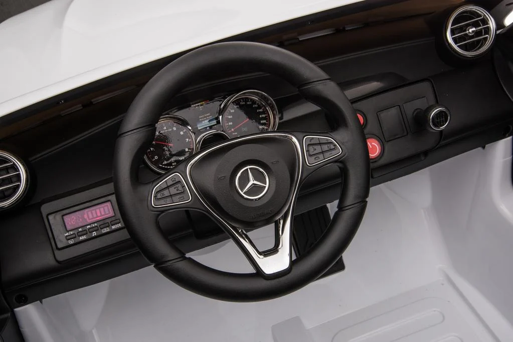 Masinuta electrica pentru copii cu licenta Mercedes GLC63s AMG 4x4, 180W, 12V-14Ah, premium, alba [9]