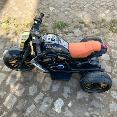 Motocicleta electrica cu 3 roti pentru copii, SuperMoto, 70W, 12V, scaun tapitat, bluetooth, neagra [10]