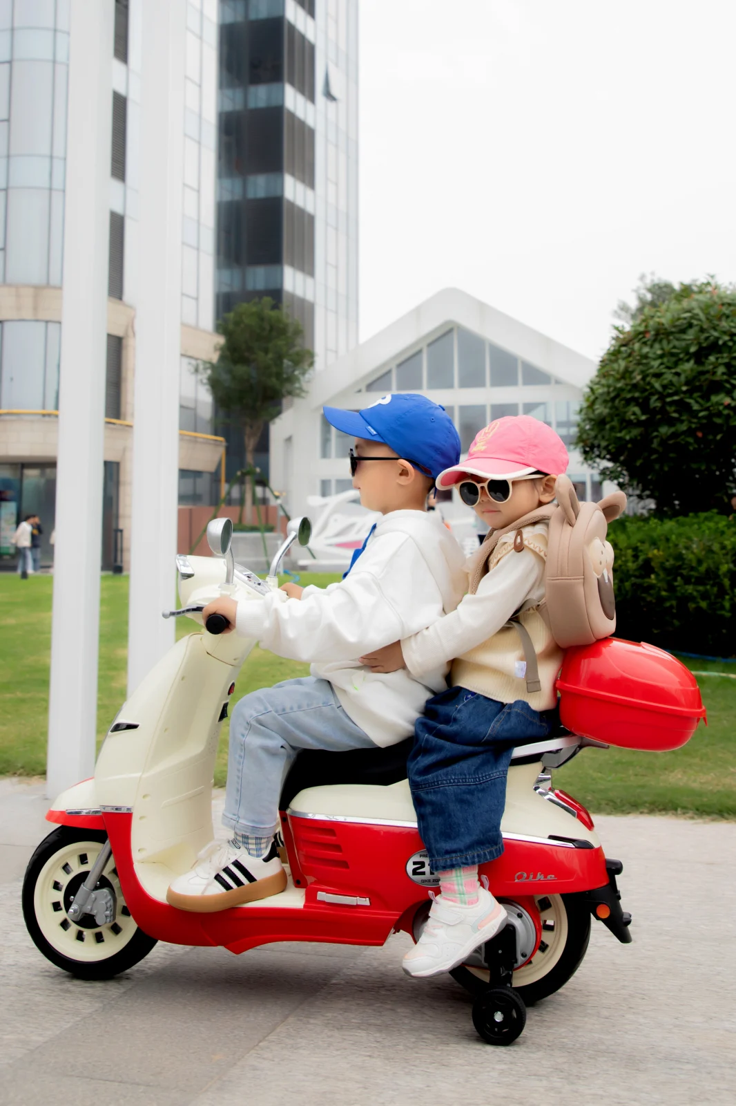 Ride-on electric scooter for children, Retro model, for 2 children,  70W, 12V, premium, bluetooth, albastru [1]