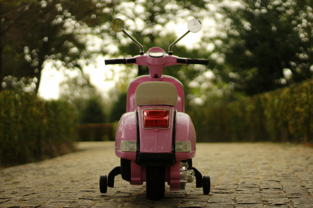 Scuter electric pentru copii Piaggio PX150, 70W, 12V, echipat premium, cu roti ajutatoare, roz [17]
