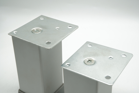 Picior ajustabil pătrat din aluminiu   40x40 H 100mm finisaj aluminiu [1]