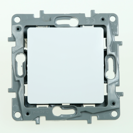 Prize, întrerupătoare, detectoare de mișcare și accesorii - Intrerupator simplu, Legrand Niloe, 764500, 10A - 250V, alb