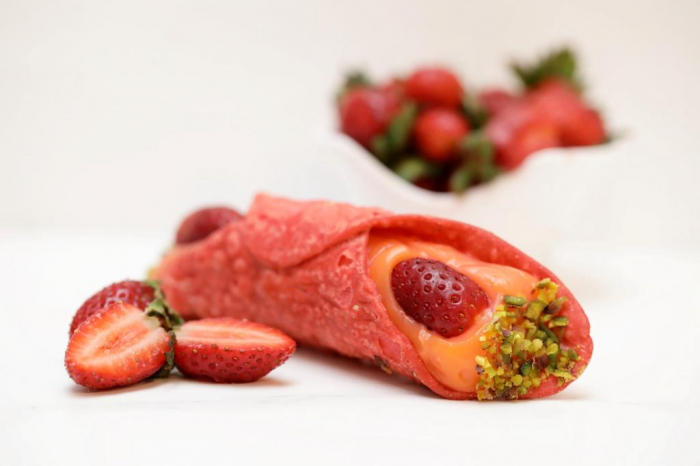 Cannoli cu capsune 13 cm [3]